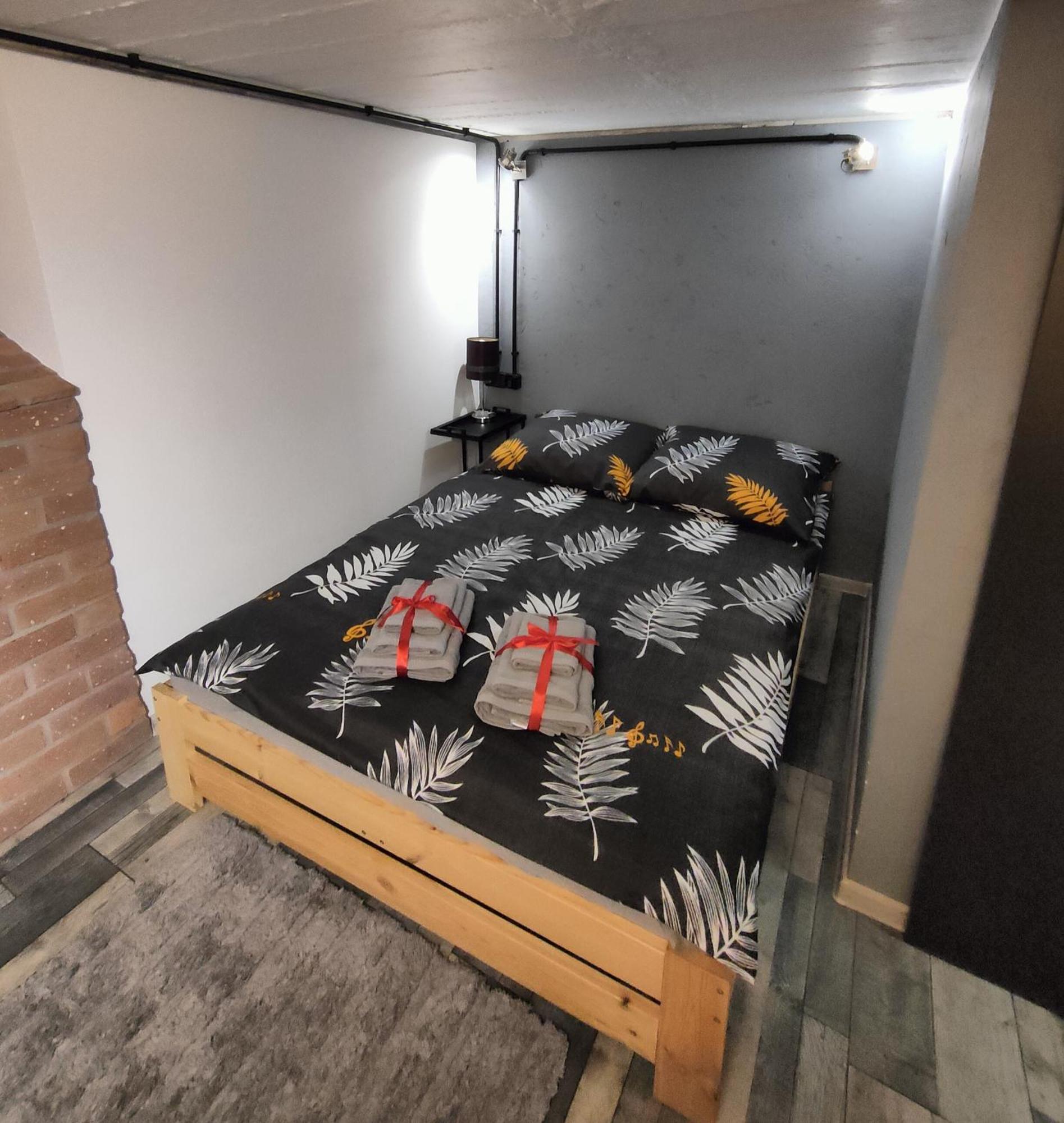 741 Slate - Zdroj Apartment