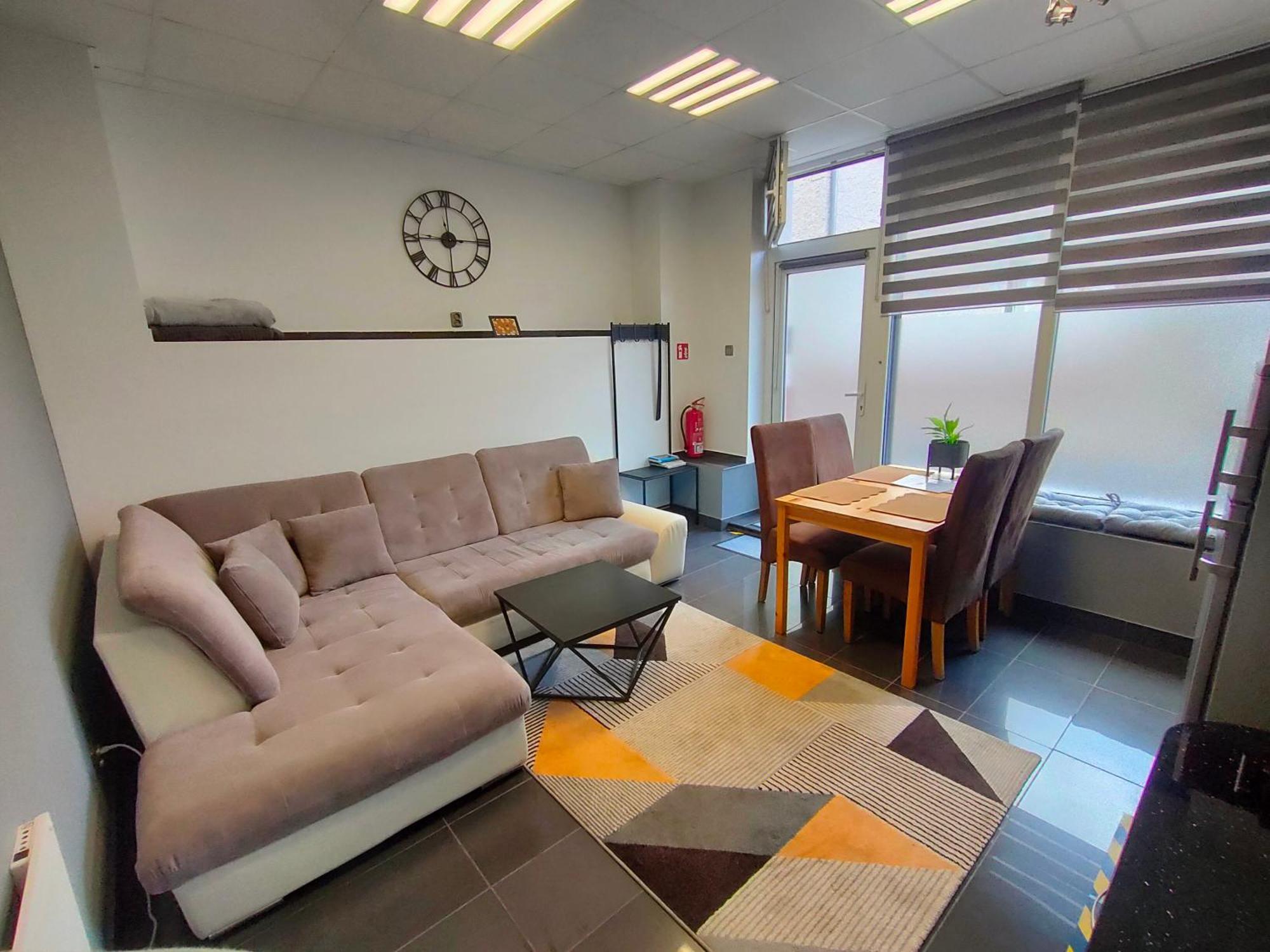 Apartment 741 Slate - Zdroj